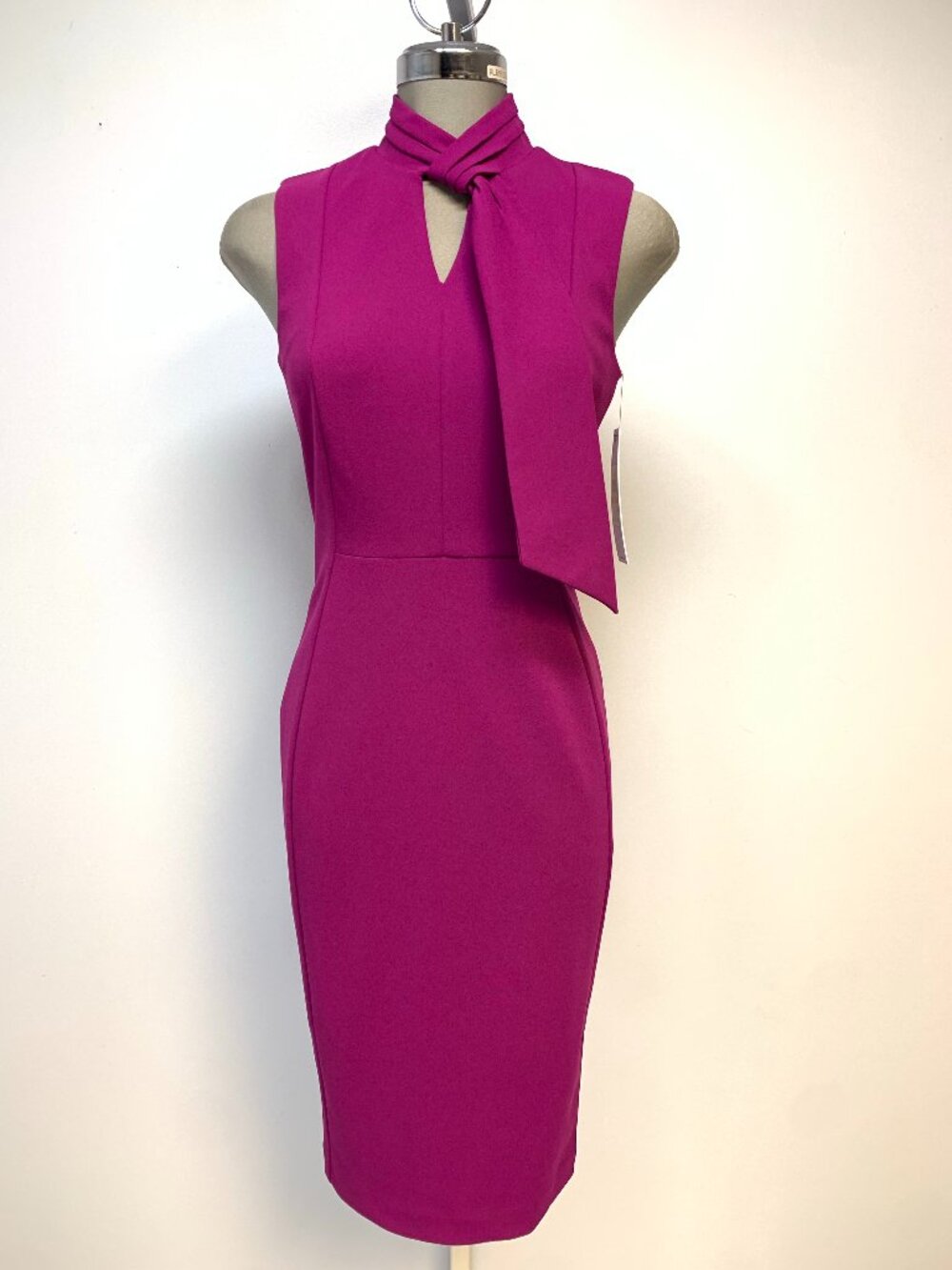 Calvin Klein Elegant Boysenberry Keyhole Career Work Sheath Midi Dress size 2